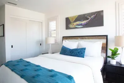Guest Bedroom 2 - Queen bed - second floor