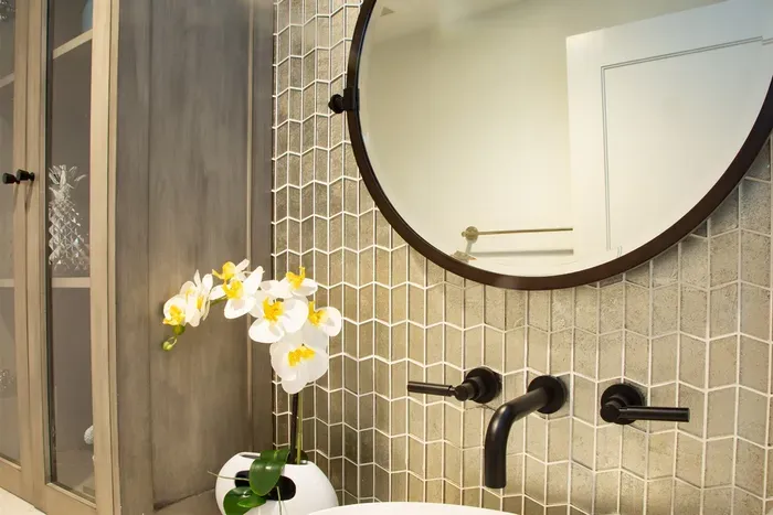Powder bath off Kitchen