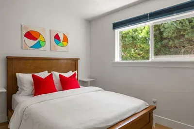 Guest Bedroom - Queen