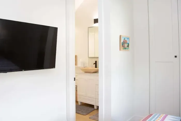 Primary En Suite Full Bathroom