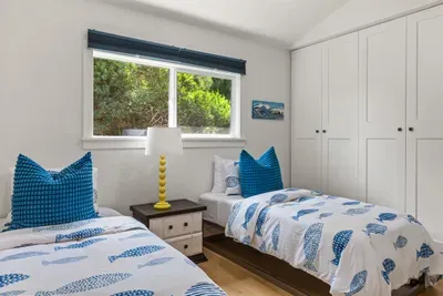 Guest Bedroom - Twin Beds