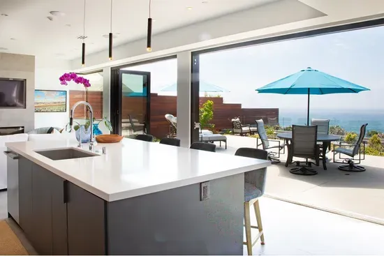Sleek Solana Oceanfront Awaits