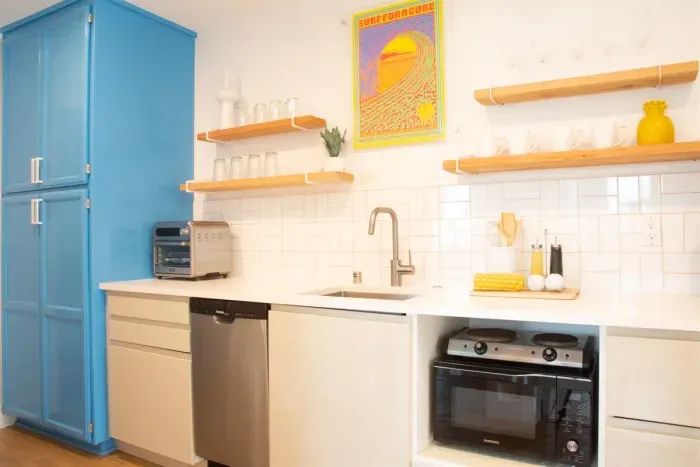 Equipped kitchenette on main floor