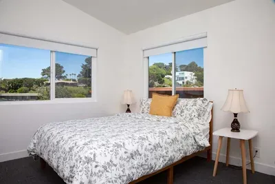 Queen Bed in Secondary Bedroom