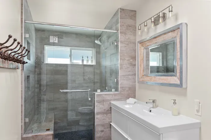 Main full bathroom