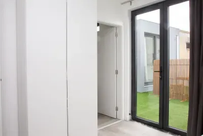 Primary en suite bathroom