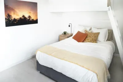 Guest bedroom 1 upstairs - "Sunset Room"