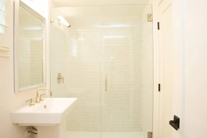 Full Bathroom - En Suite