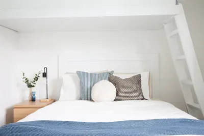 Full bed with twin bunk