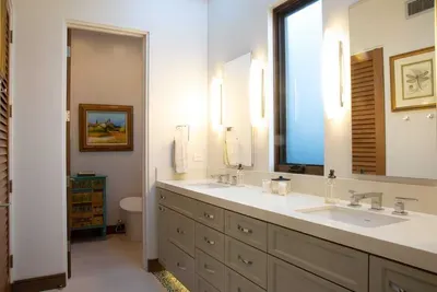 En Suite Full Bathroom