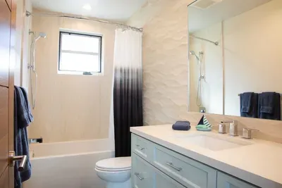 Full Bathroom Top Floor