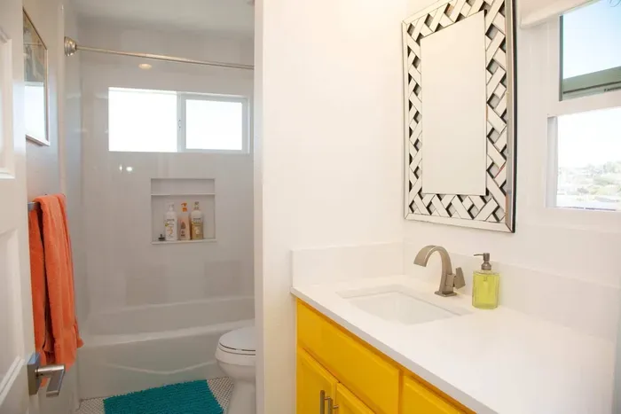Full guest bath with shower and bathtub