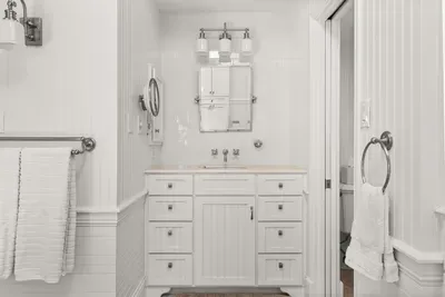 Vanity and walk-in toilet