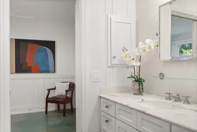 Jack and Jill bathroom between the two bedrooms