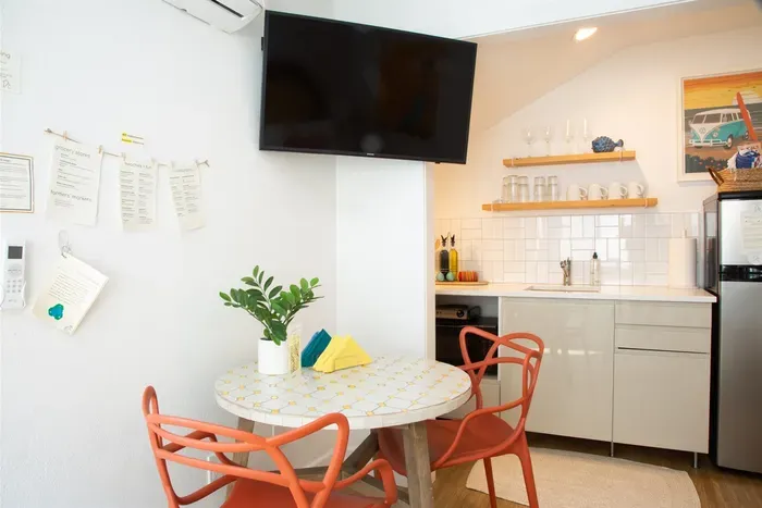 Smart TV & kitchenette