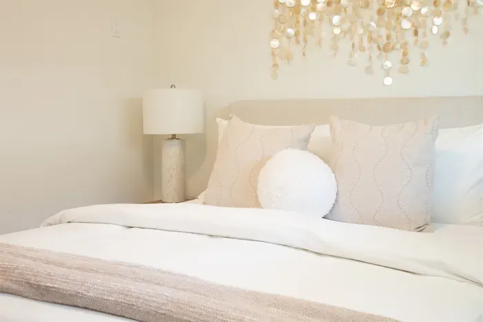 Crawl into this super comfortable queen bed