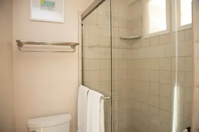 Airy and bright bathroom
