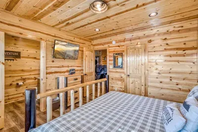 Starr Ridge Lodge - image 34 of 49