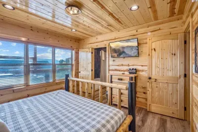 Starr Ridge Lodge - image 33 of 49