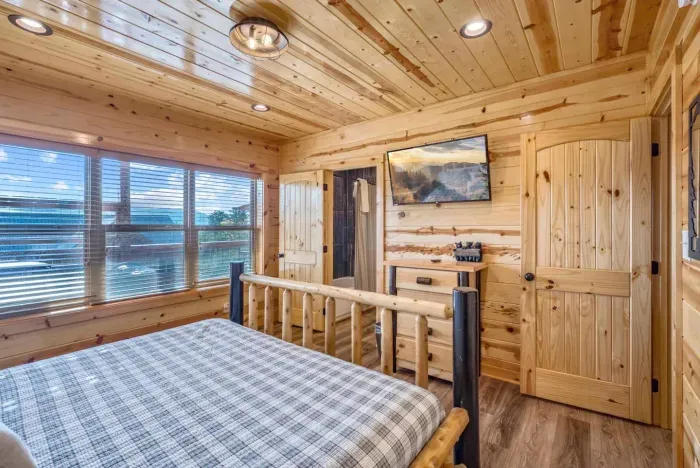 Starr Ridge Lodge - image 33 of 49
