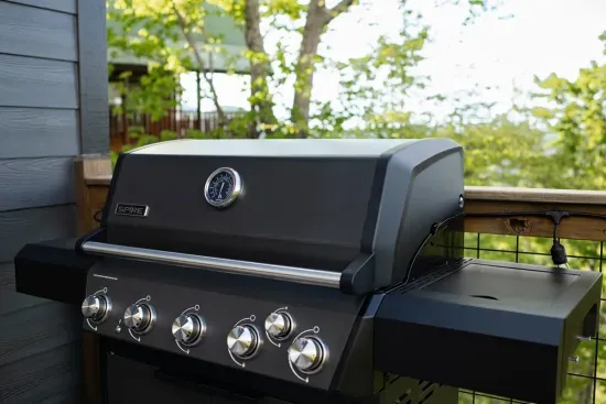 SPIRE 550X 6 Burner Gas Grill
Designed for the elevated outdoor experience—where cooking and gathering come together.