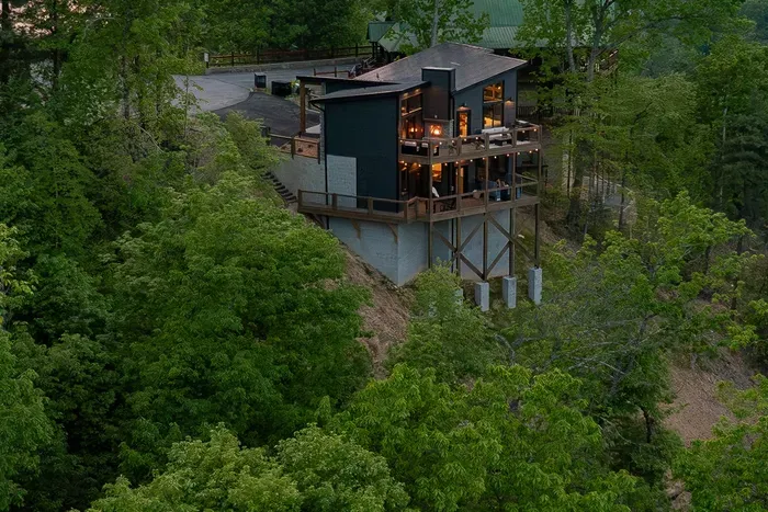 A brand-new modern cabin (2026) featuring breathtaking panoramic mountain views