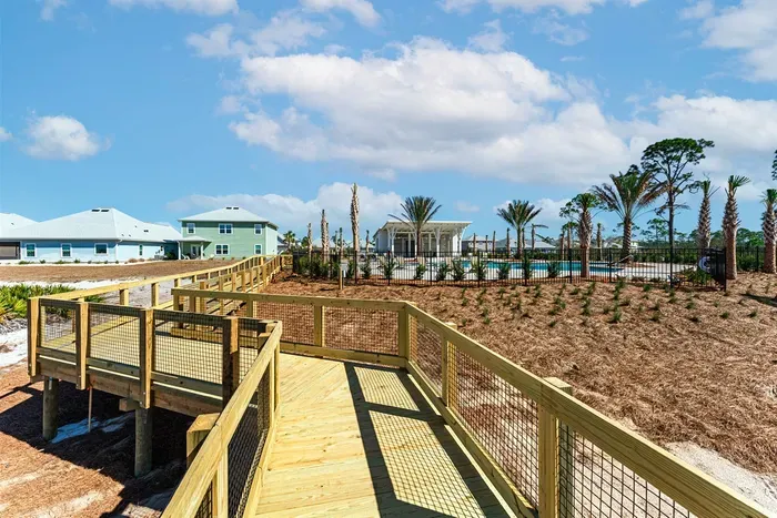 Boardwalk from pool 1 to Beach