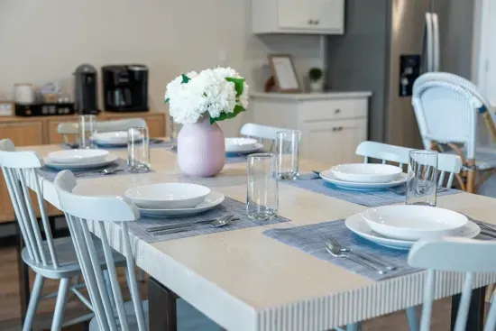 Eat, Chat, Relax – Spacious dining for six, plus four chairs at the kitchen island for extra seating