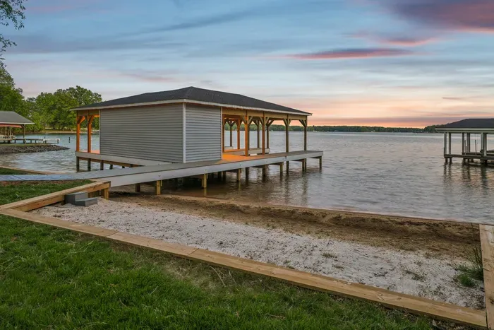 LUXE Lakefront 5BR Suites w/ Views, Beach, Dock,  - image 48 of 95