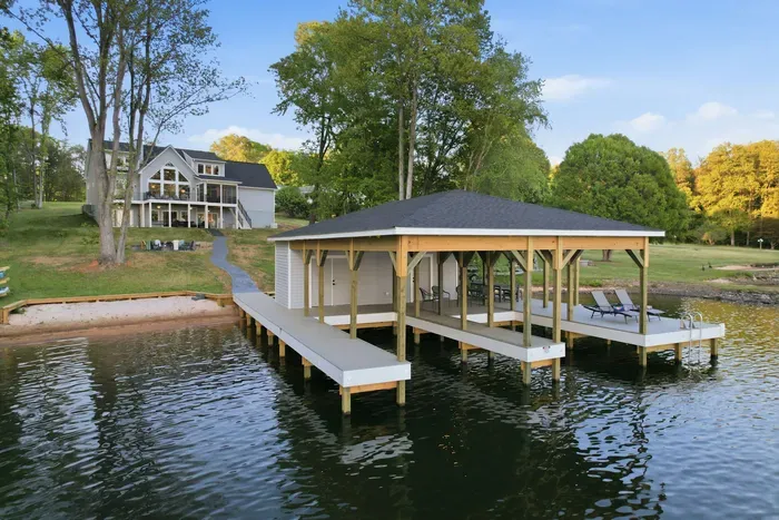 LUXE Lakefront 5BR Suites w/ Views, Beach, Dock,  - image 49 of 95