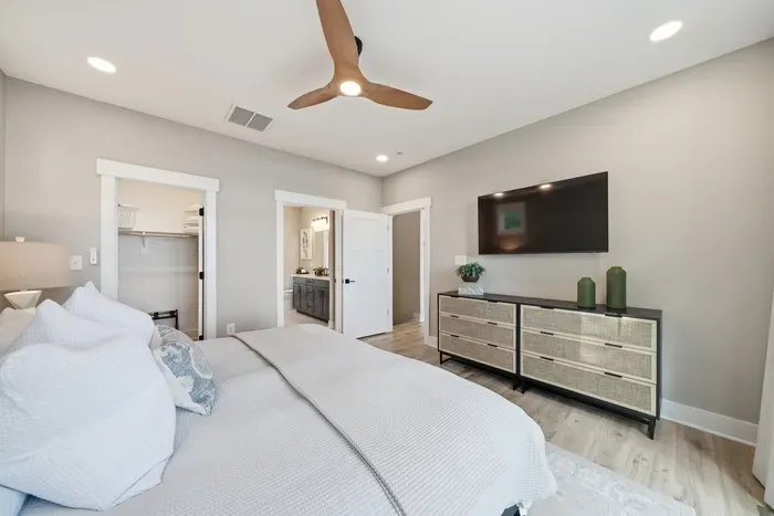 LUXE Lakefront 5BR Suites w/ Views, Beach, Dock,  - image 8 of 95