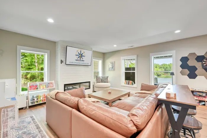 LUXE Lake Anna Lakefront, Sleeps 24, 6 Suites, Theater, BoatDock - image 85 of 160