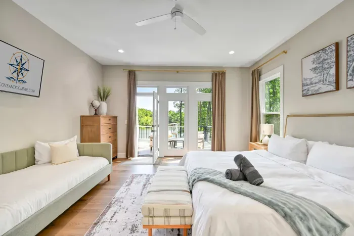 LUXE Lake Anna Lakefront, Sleeps 24, 6 Suites, Theater, BoatDock - image 3 of 160