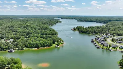 LUXE Lake Anna Lakefront, Sleeps 24, 6 Suites, Theater, BoatDock - image 160 of 160
