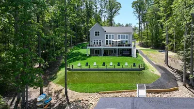 LUXE Lake Anna Lakefront, Sleeps 24, 6 Suites, Theater, BoatDock - image 154 of 160