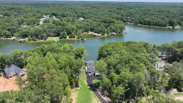LUXE Lake Anna Lakefront, Sleeps 24, 6 Suites, Theater, BoatDock - image 137 of 160