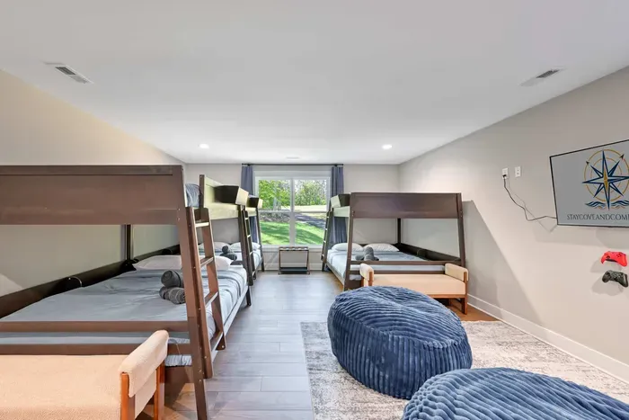 LUXE Lake Anna Lakefront, Sleeps 24, 6 Suites, Theater, BoatDock - image 76 of 160