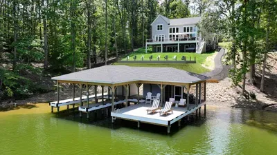 LUXE Lake Anna Lakefront, Sleeps 24, 6 Suites, Theater, BoatDock - image 146 of 160