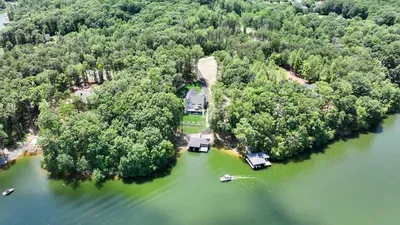 LUXE Lake Anna Lakefront, Sleeps 24, 6 Suites, Theater, BoatDock - image 134 of 160