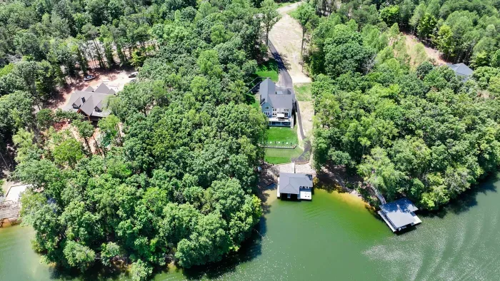 LUXE Lake Anna Lakefront, Sleeps 24, 6 Suites, Theater, BoatDock - image 17 of 160