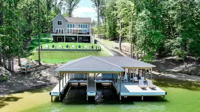 LUXE Lake Anna Lakefront, Sleeps 24, 6 Suites, Theater, BoatDock - image 135 of 160