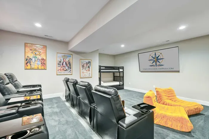 LUXE Lake Anna Lakefront, Sleeps 24, 6 Suites, Theater, BoatDock - image 9 of 160