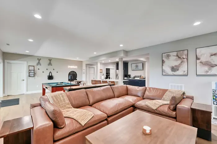 LUXE Lake Anna Lakefront, Sleeps 24, 6 Suites, Theater, BoatDock - image 86 of 160