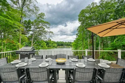 LUXE Lake Anna Lakefront, Sleeps 24, 6 Suites, Theater, BoatDock - image 144 of 160