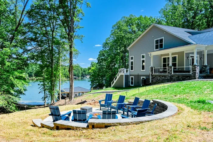 LUXE Lake Anna Lakefront, Sleeps 24, 6 Suites, Theater, BoatDock - image 121 of 160