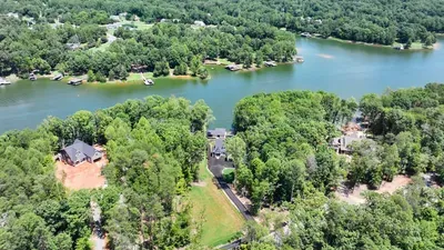 LUXE Lake Anna Lakefront, Sleeps 24, 6 Suites, Theater, BoatDock - image 159 of 160