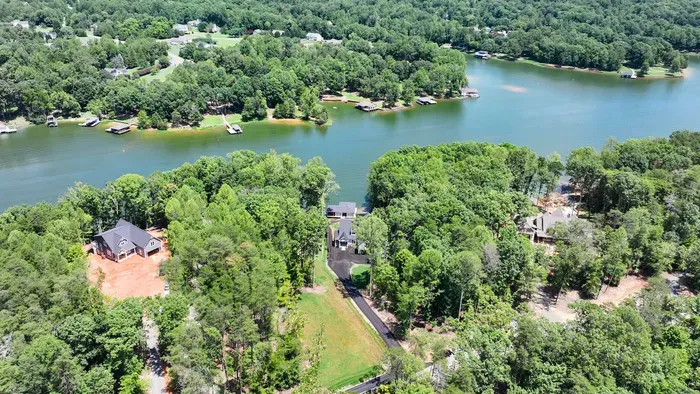 LUXE Lake Anna Lakefront, Sleeps 24, 6 Suites, Theater, BoatDock - image 159 of 160