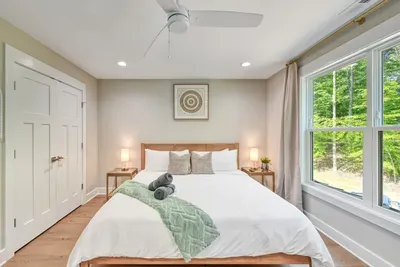 LUXE Lake Anna Lakefront, Sleeps 24, 6 Suites, Theater, BoatDock - image 157 of 160