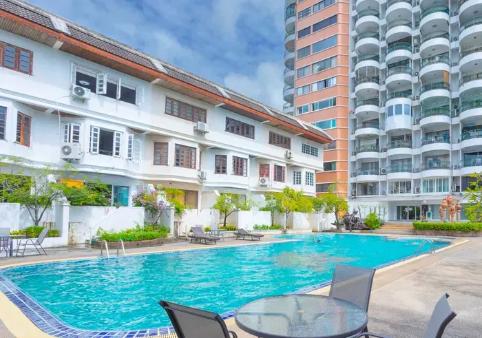 Poolside Townhouse in Nimman. Walk to Maya Mall. - image 1 of 108