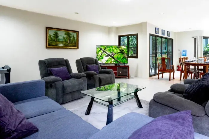 5 BR Home in City w/ Private Pool. Walk Anywhere - image 3 of 43